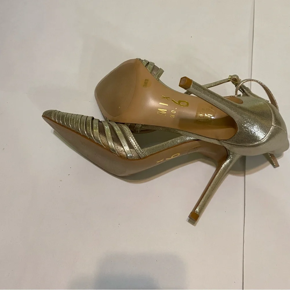 Mix No. 6 Metallic Gold Pointed Heels